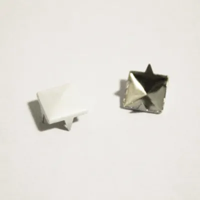 1/4" White Pyramid Studs (100-pack)