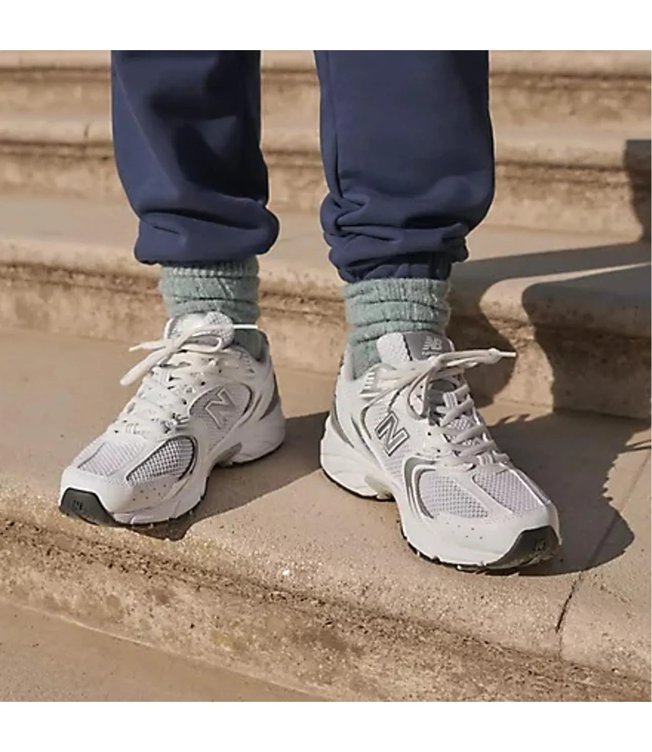 530 Sneakers bianca e grigia argento