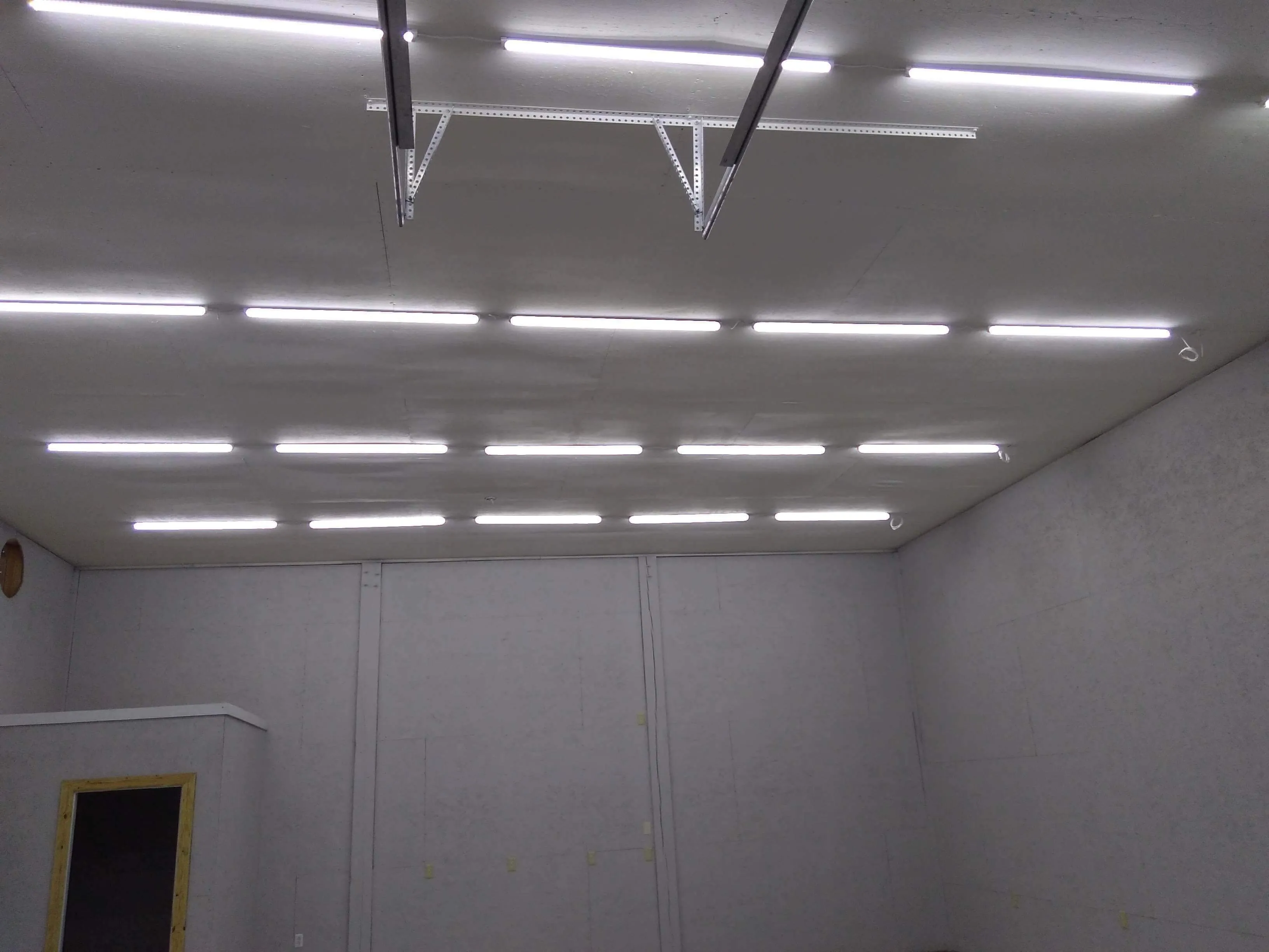 (CASE OF 25) Linkable LED T8 4ft 72w 10,944 Lumen CLEAR LENS (NO RF) Quad-Row w/Mounting Hardware
