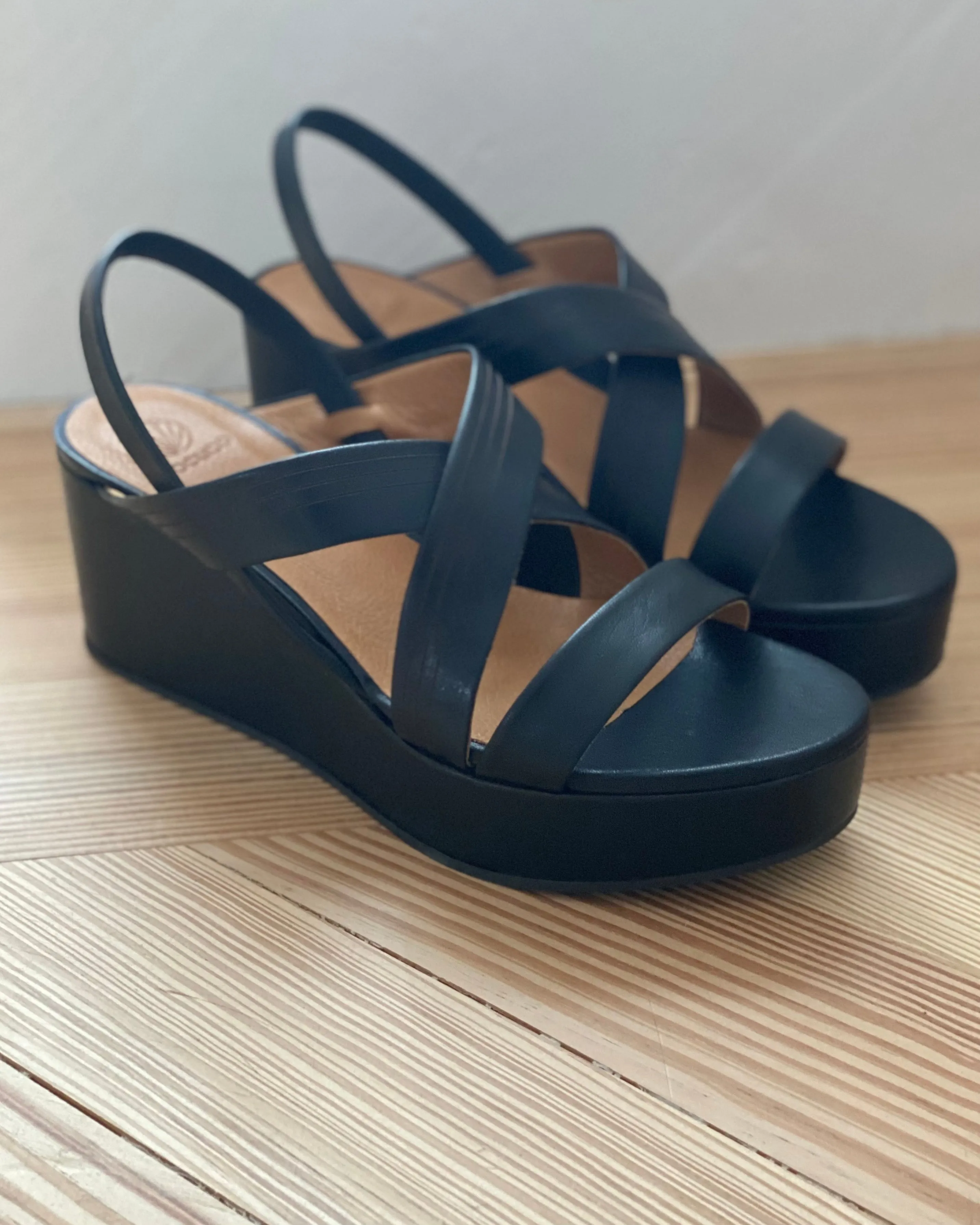 Lily Wedge