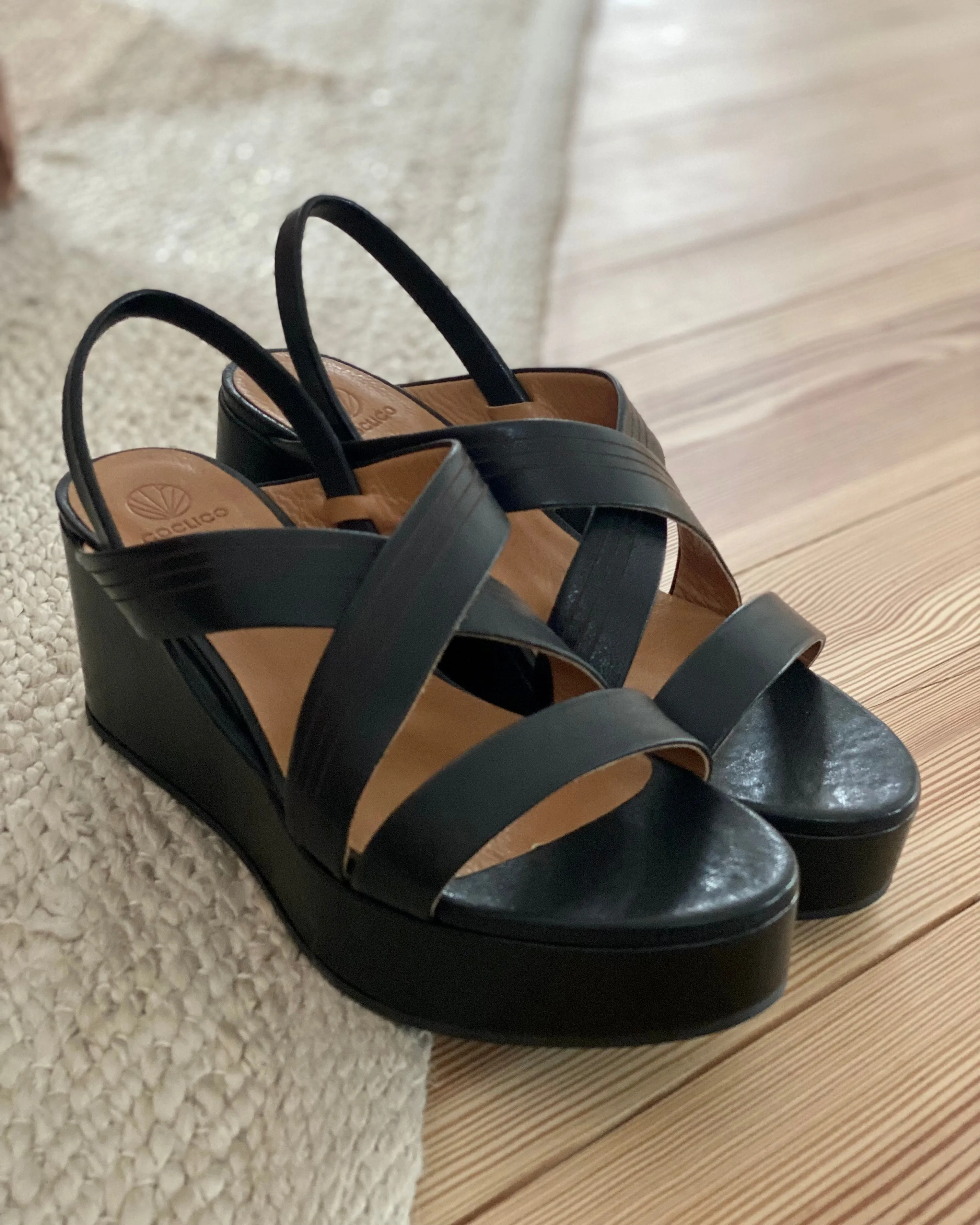 Lily Wedge